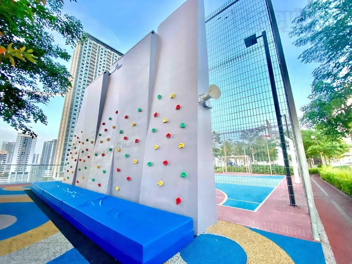 #Japanese #Highfloor Seaview #Infinity Pool #5Pax #3Br2Bath #2Queen1Single #Quality Well Maintained #Private Host Jelutong