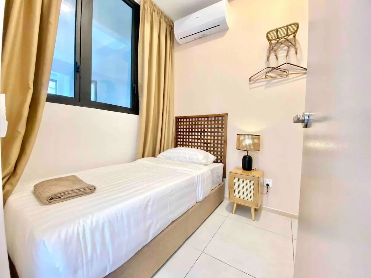 #Japanese #Highfloor Seaview #Infinity Pool #5Pax #3Br2Bath #2Queen1Single #Quality Well Maintained #Private Host Jelutong 0*,