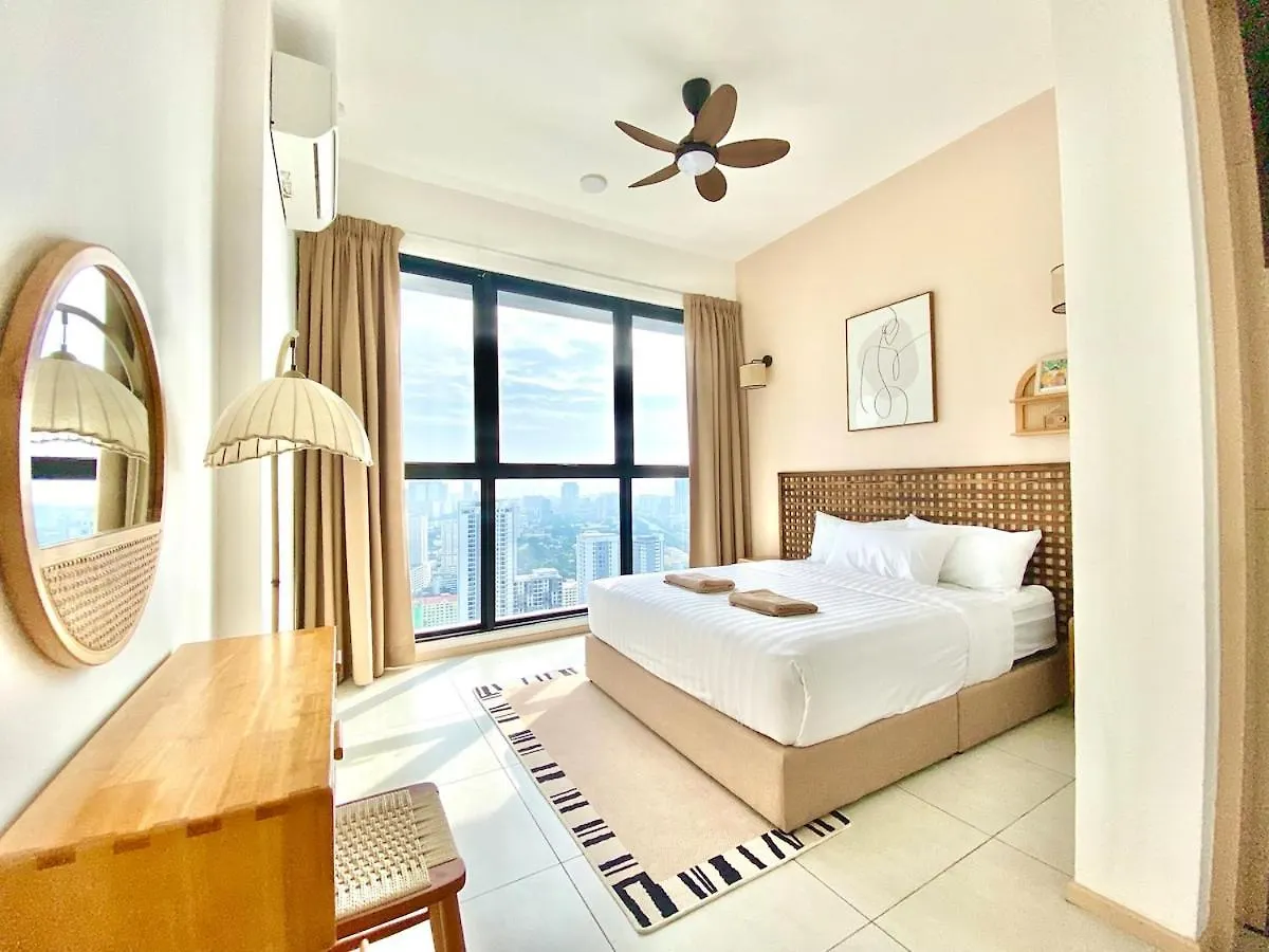 #Japanese #Highfloor Seaview #Infinity Pool #5Pax #3Br2Bath #2Queen1Single #Quality Well Maintained #Private Host Jelutong Lejlighed
