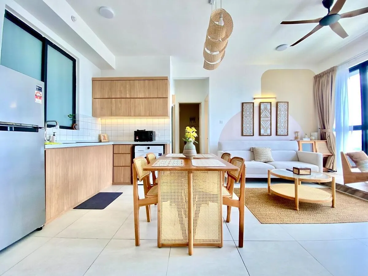 #Japanese #Highfloor Seaview #Infinity Pool #5Pax #3Br2Bath #2Queen1Single #Quality Well Maintained #Private Host Jelutong 0*,