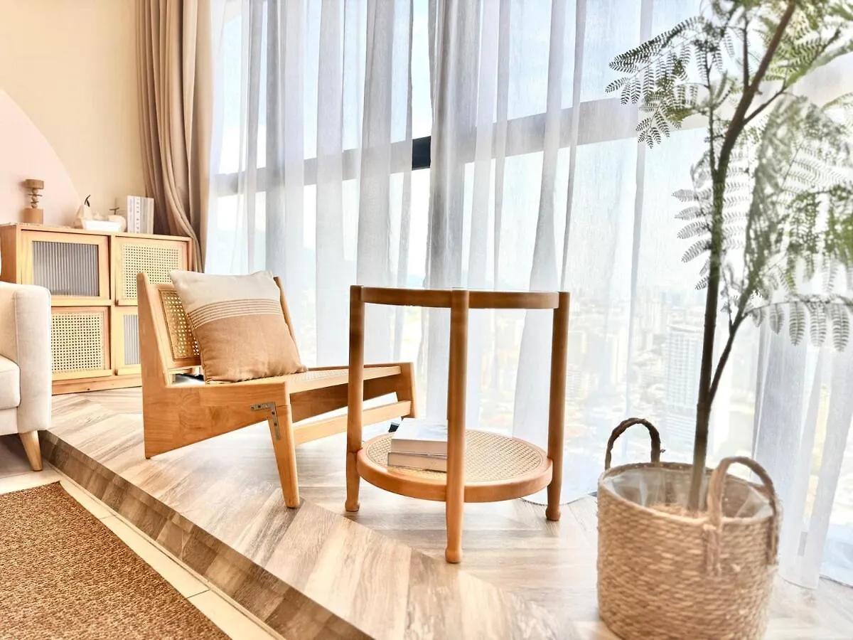 Lejlighed #Japanese #Highfloor Seaview #Infinity Pool #5Pax #3Br2Bath #2Queen1Single #Quality Well Maintained #Private Host Jelutong Malaysia